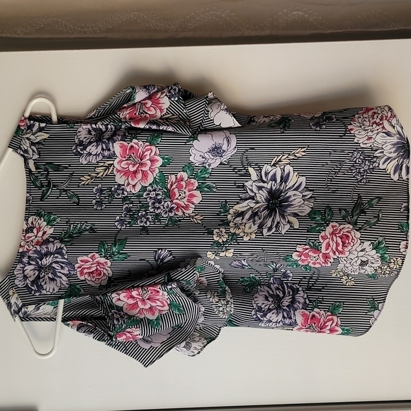 BCX Floral Stripe Top Size Medium - Picture 3 of 9